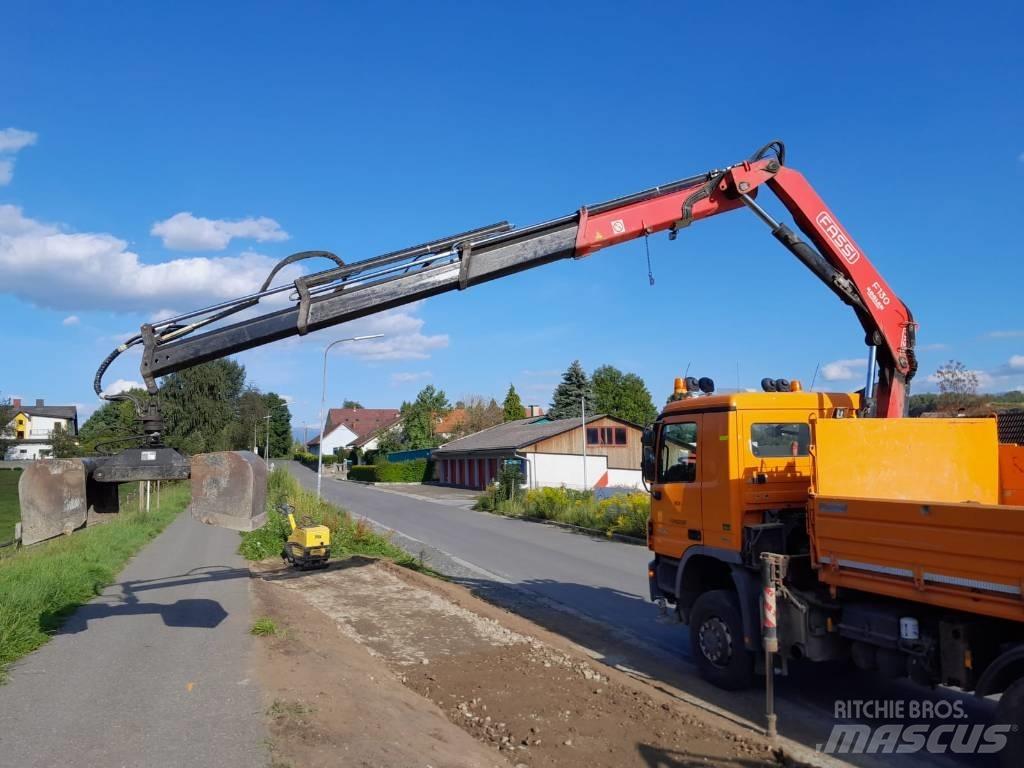 Fassi 130 Nakladacie žeriavy