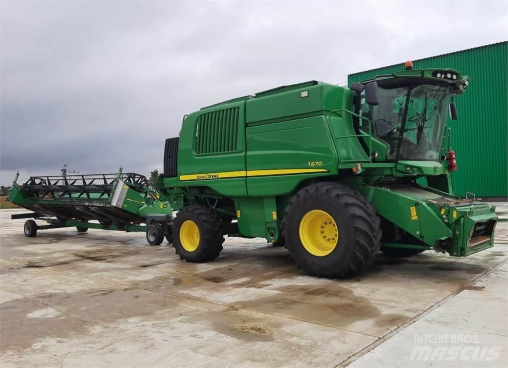 John Deere T670 Kombinované zberacie stroje