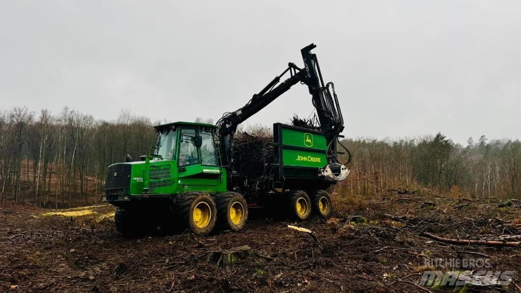 John Deere 1490D Lesné traktory