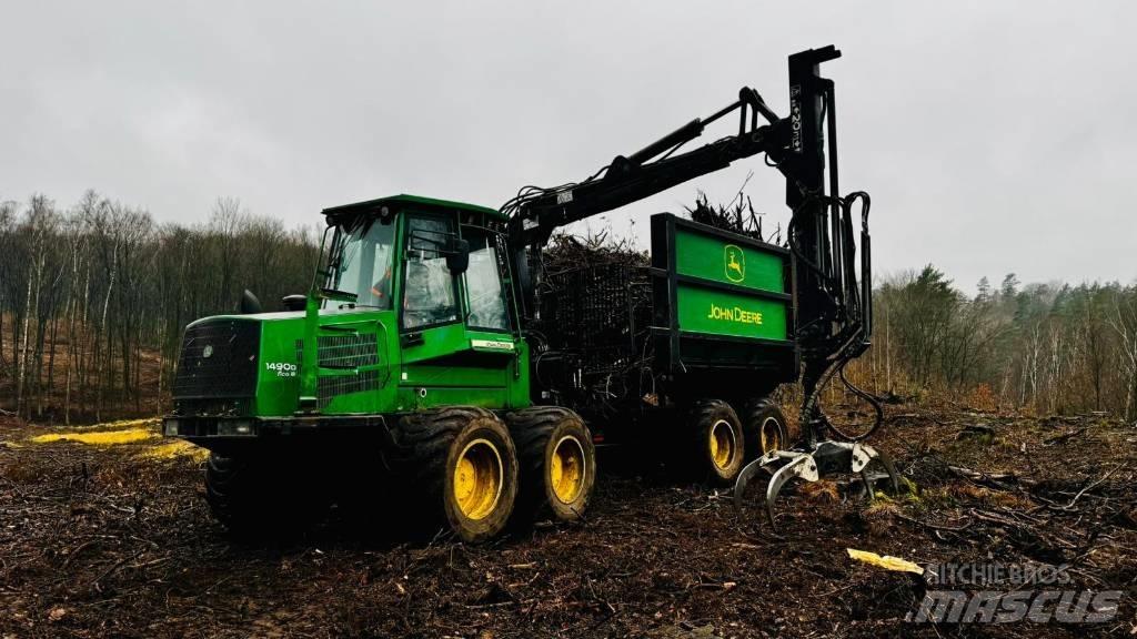 John Deere 1490D Lesné traktory