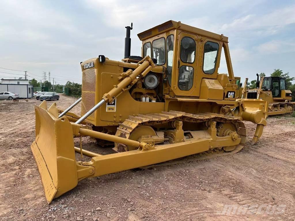 CAT D 7 G Pásové dozéry