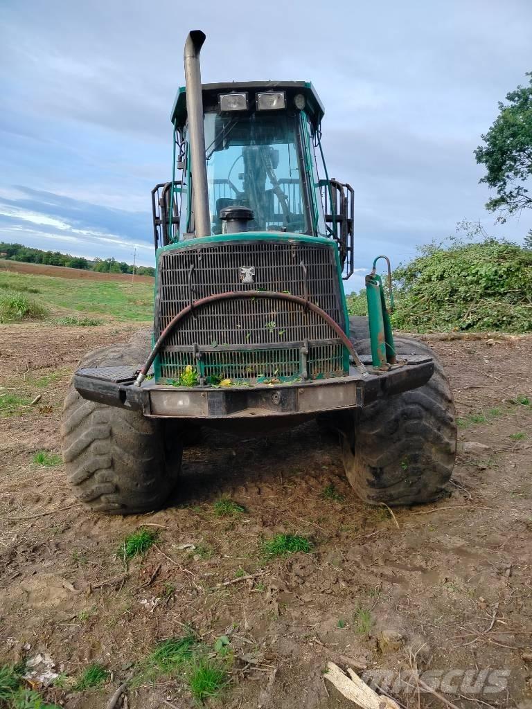 John Deere 1710 D Lesné traktory