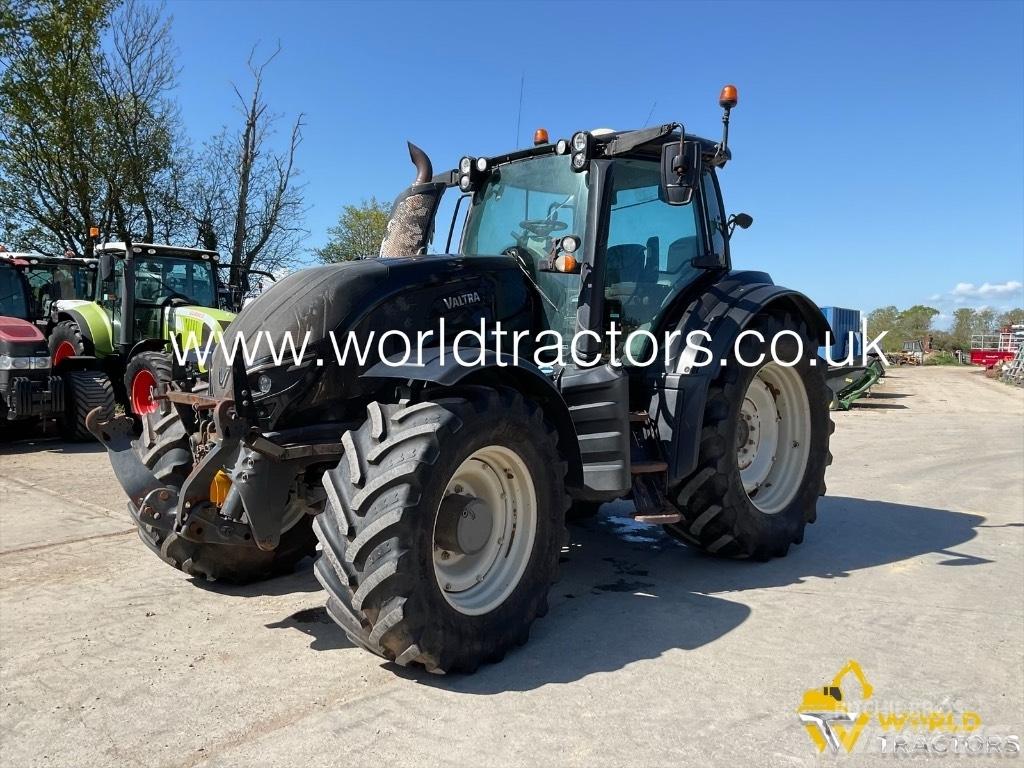 Valtra T 234 Traktory