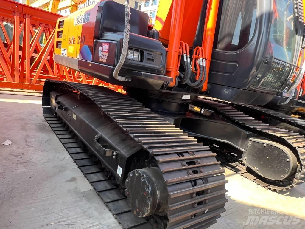 Hitachi ZX200 Pásové rýpadlá