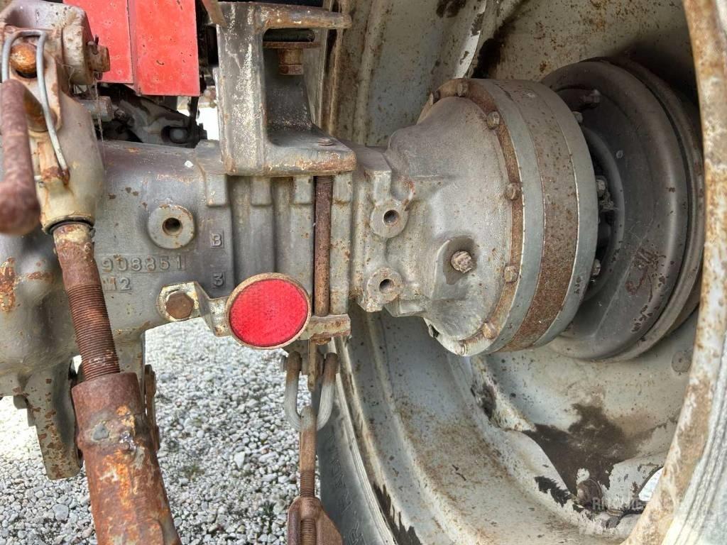 Massey Ferguson 590 Traktory