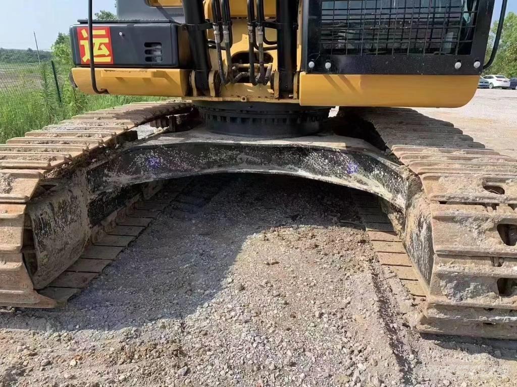 CAT 323D Pásové rýpadlá