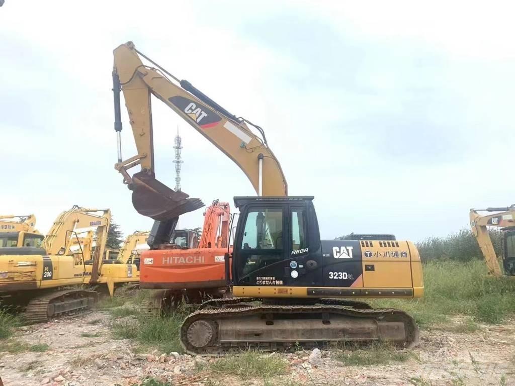 CAT 323D Pásové rýpadlá