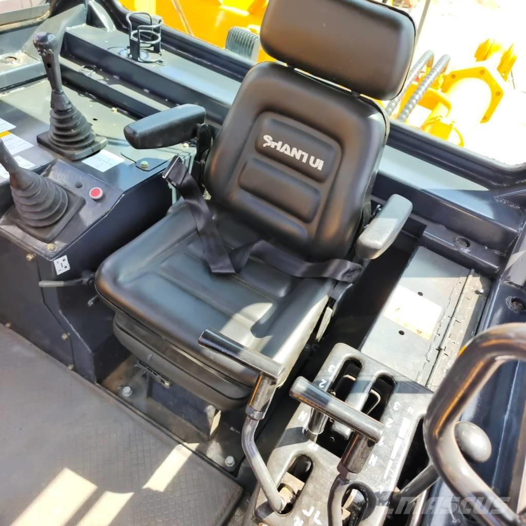 Shantui SD 32 Pásové dozéry