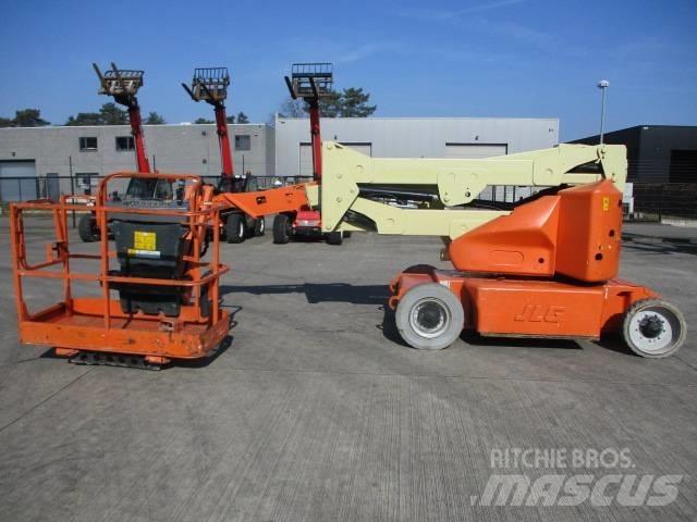 JLG E400 AJP (817) Kompaktné samohybné kĺbové plošiny