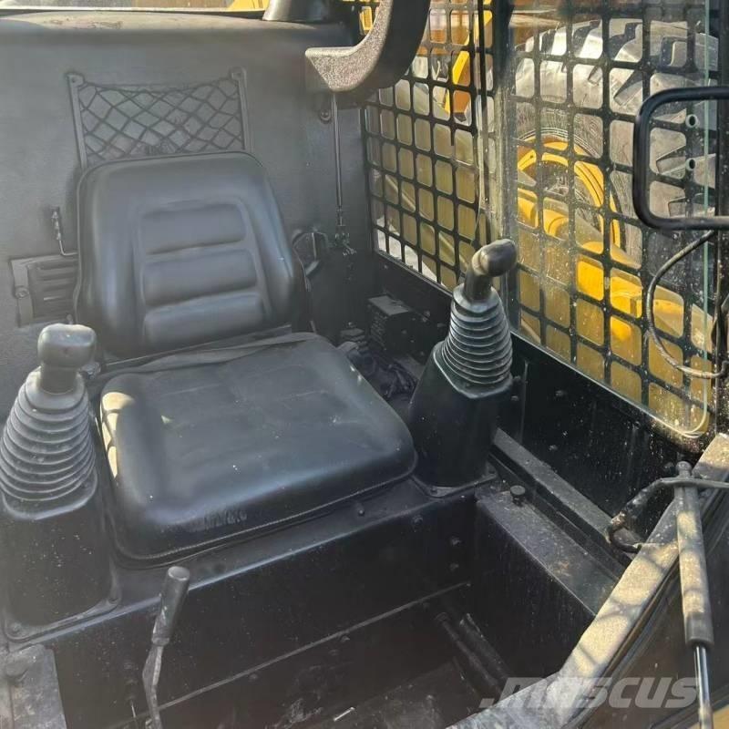 CAT 226 Šmykom riadené nakladače