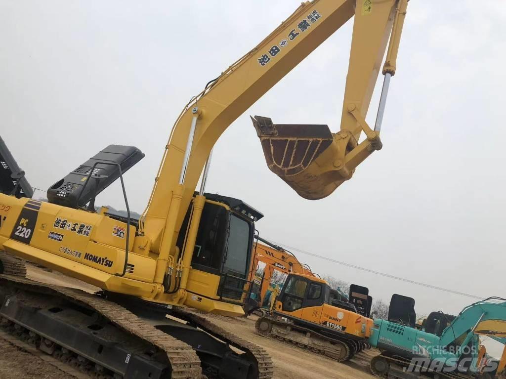 Komatsu 220-8 Pásové rýpadlá