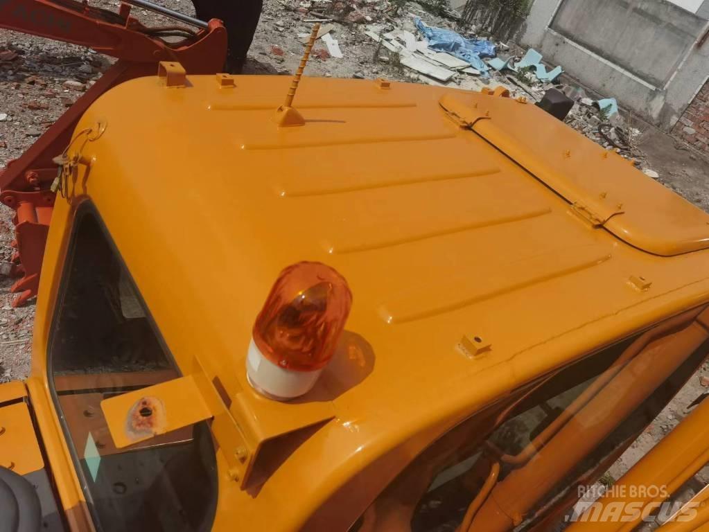 Hyundai R215VS Pásové rýpadlá