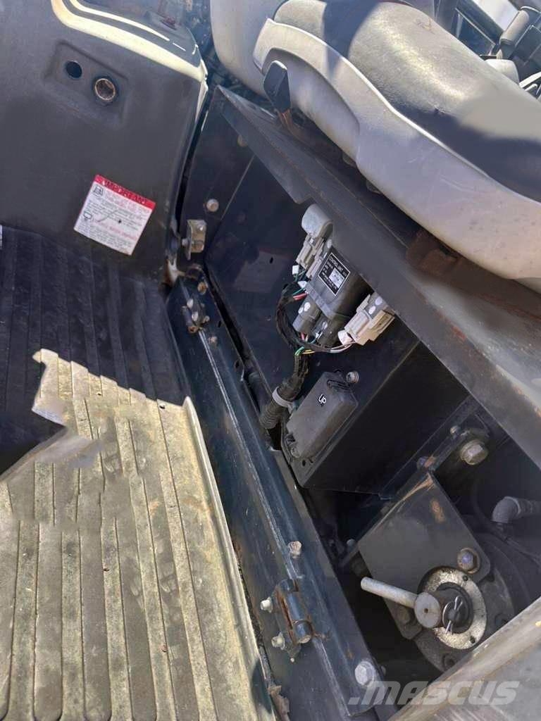 Hitachi ZX 27 U Mini rýpadlá < 7t