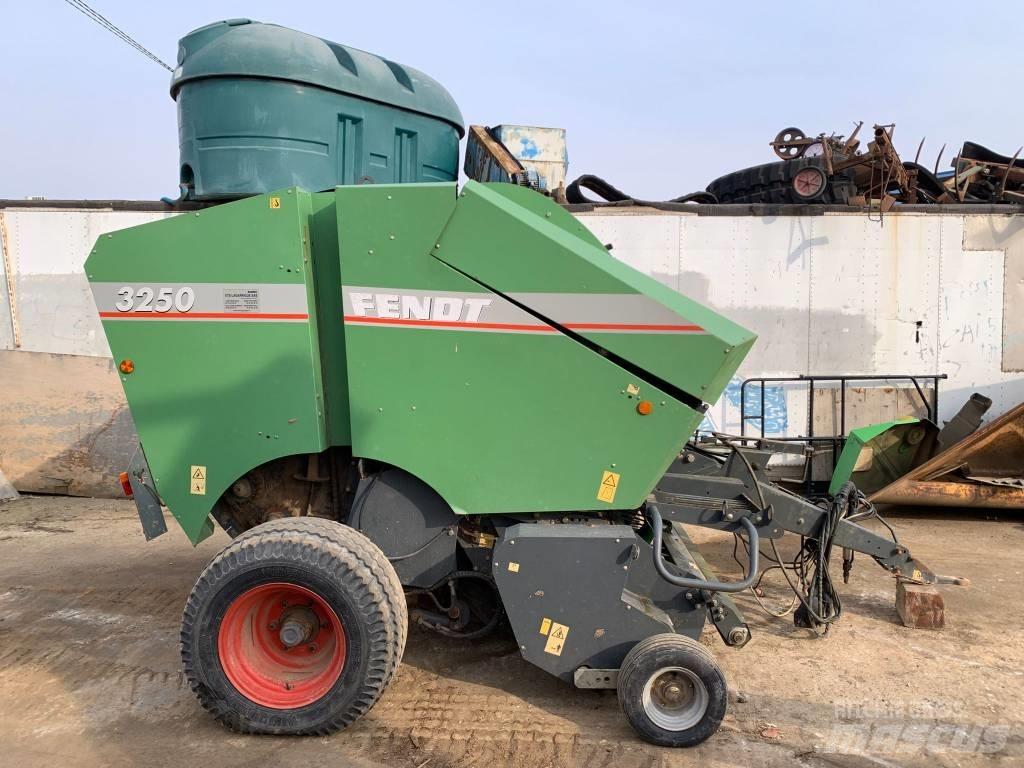Fendt 3250 Lisy na okrúhle balíky