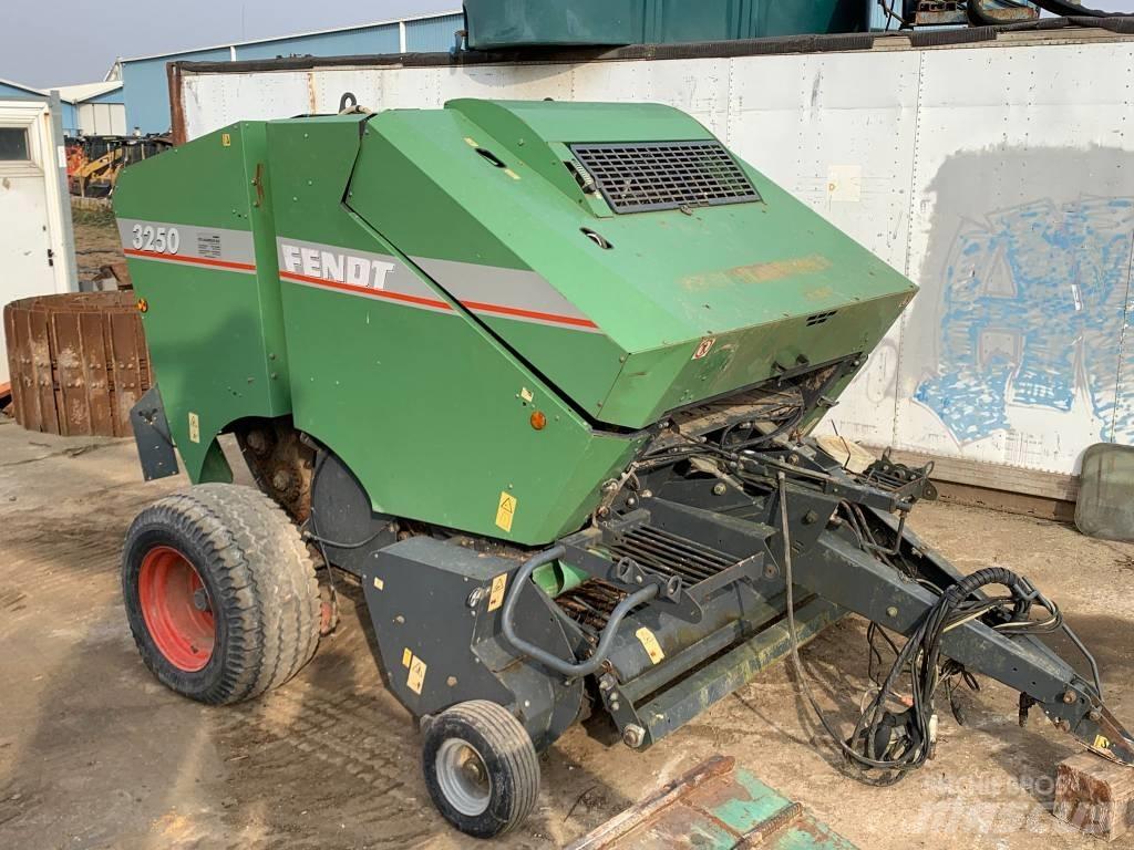 Fendt 3250 Lisy na okrúhle balíky