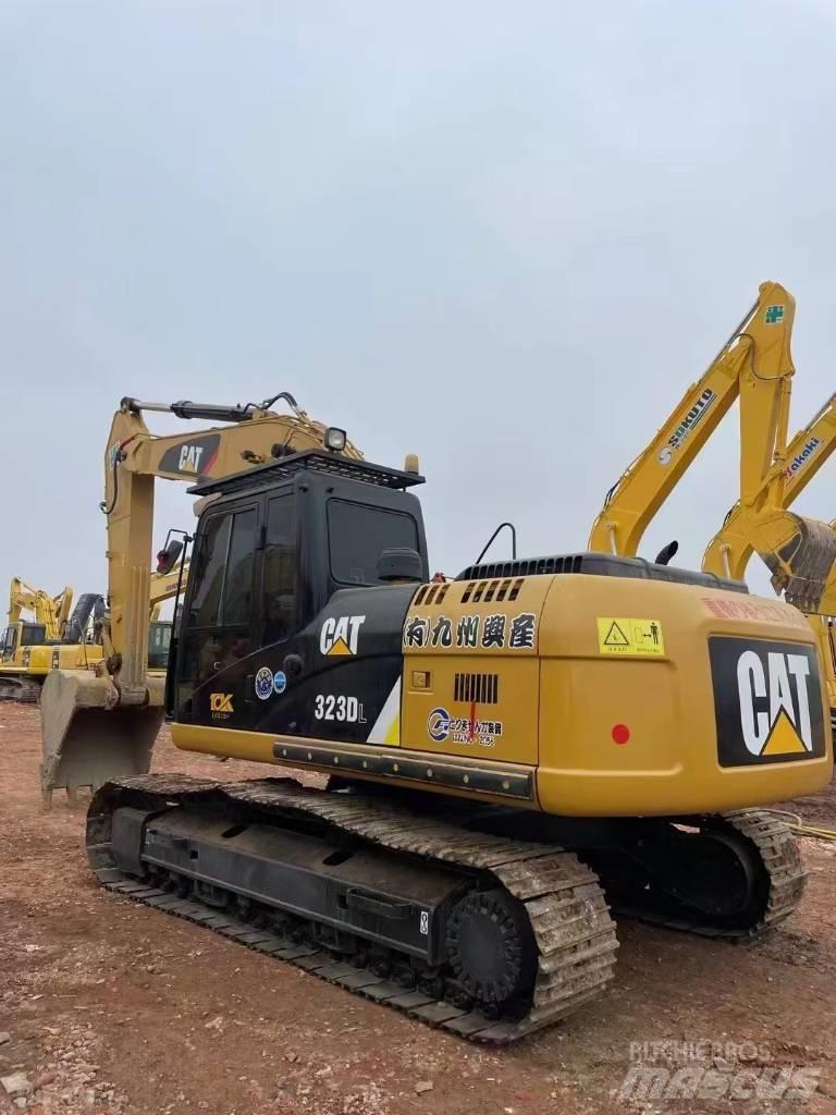CAT 323 D L Pásové rýpadlá
