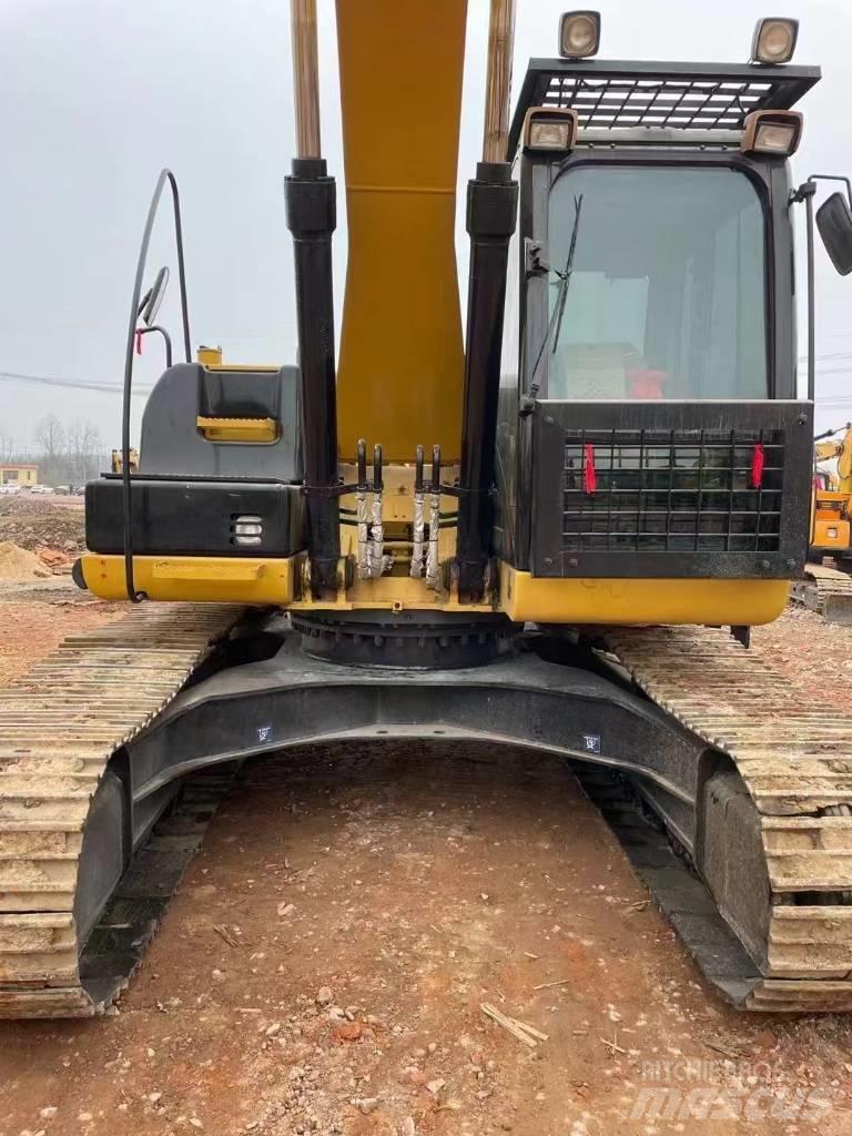 CAT 323 D L Pásové rýpadlá