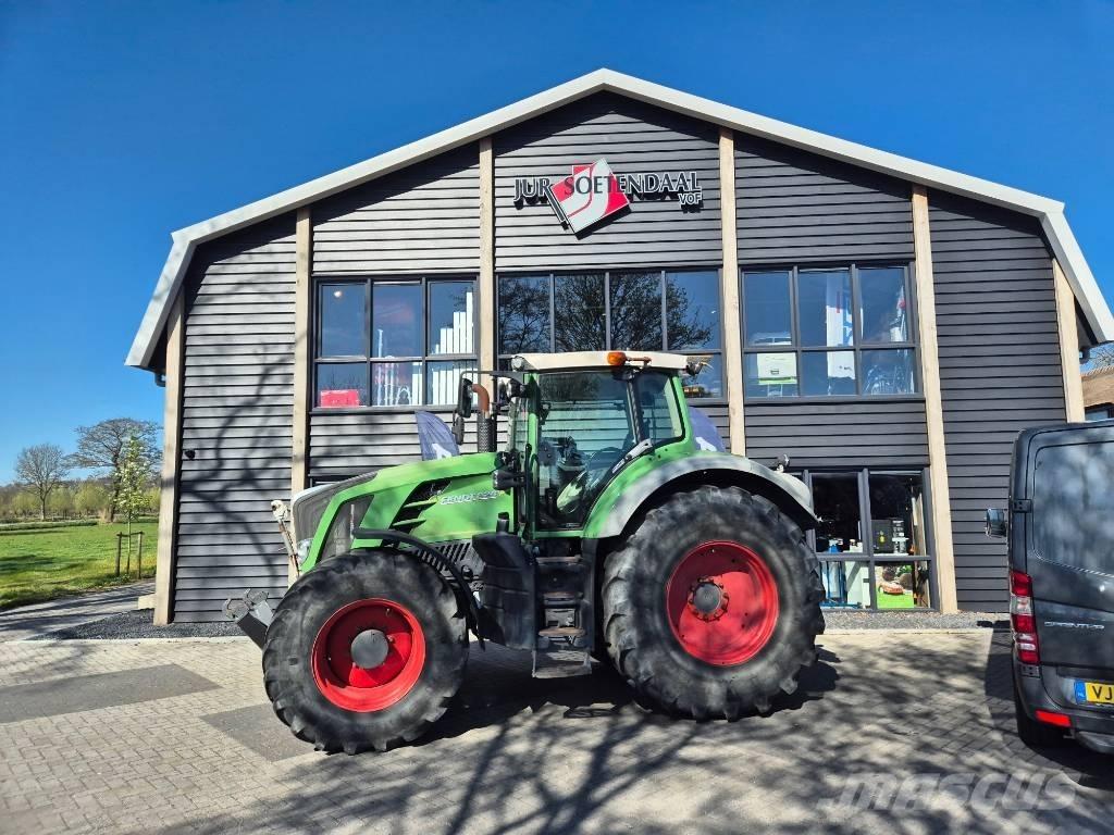 Fendt 828 Vario Traktory