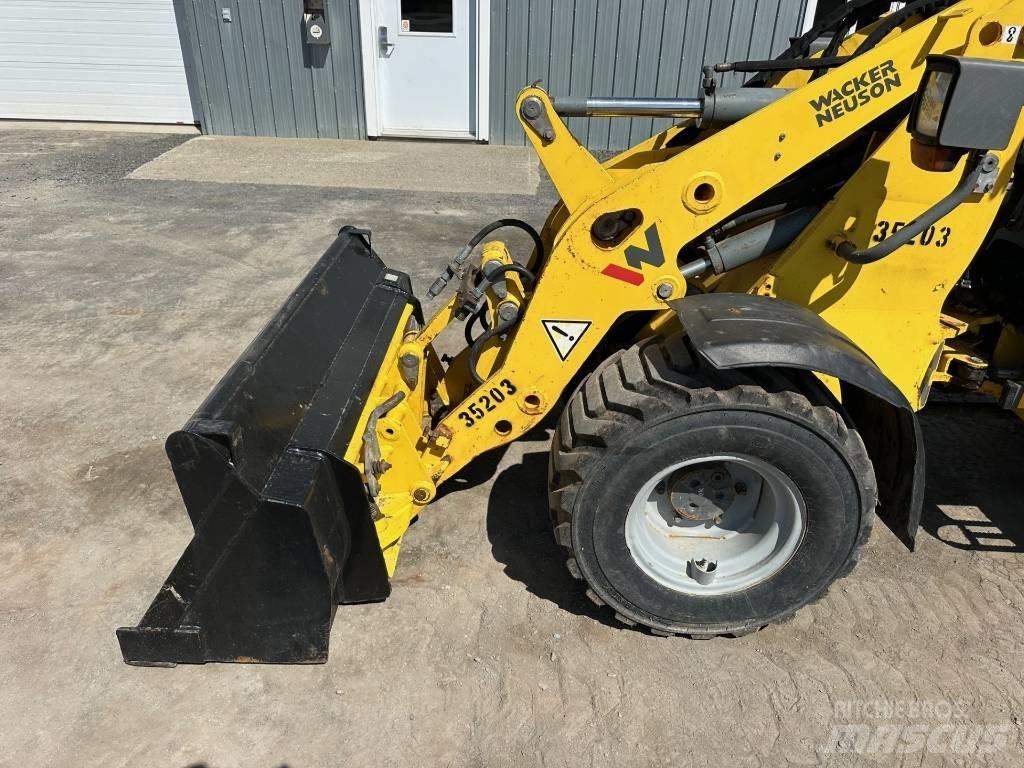 Wacker Neuson WL 30 Kolesové nakladače