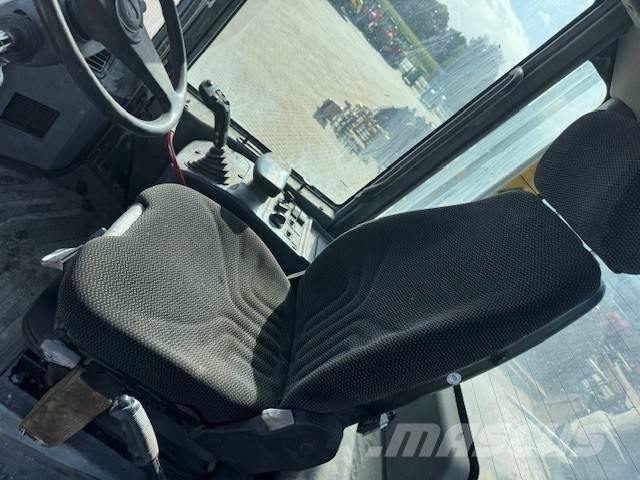 Komatsu WA 250-5 Kolesové nakladače