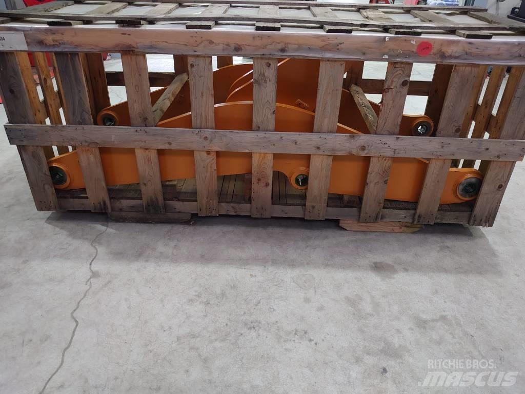 CASE 821G Výložníky a lyžice