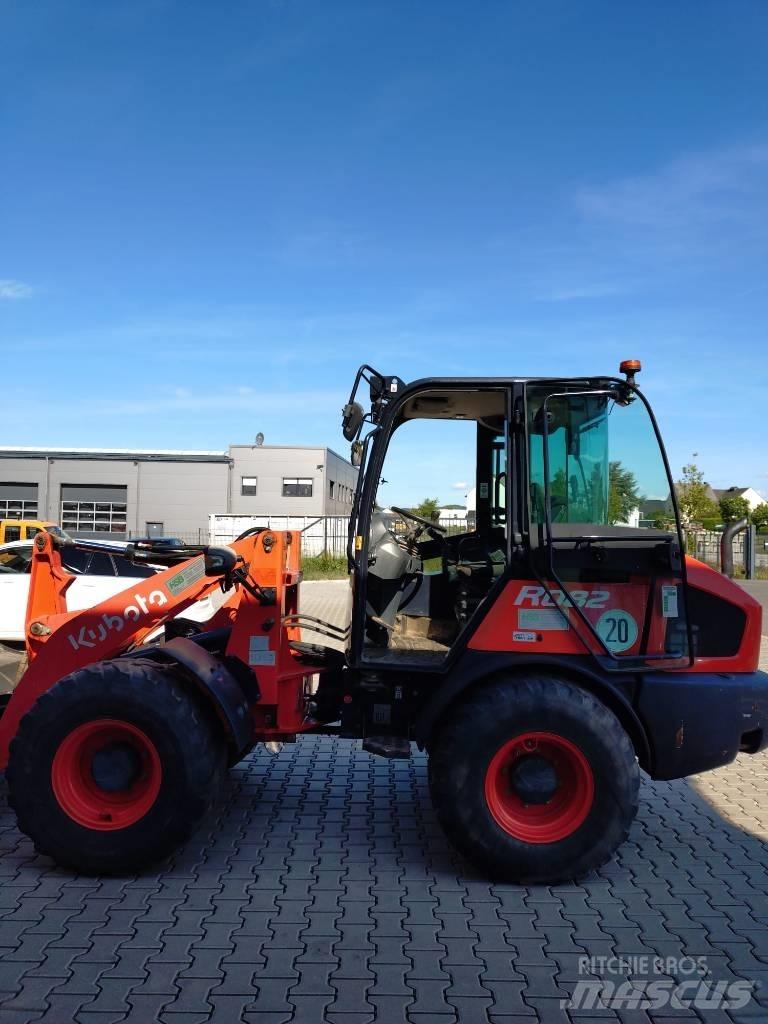 Kubota R 082 Kolesové nakladače
