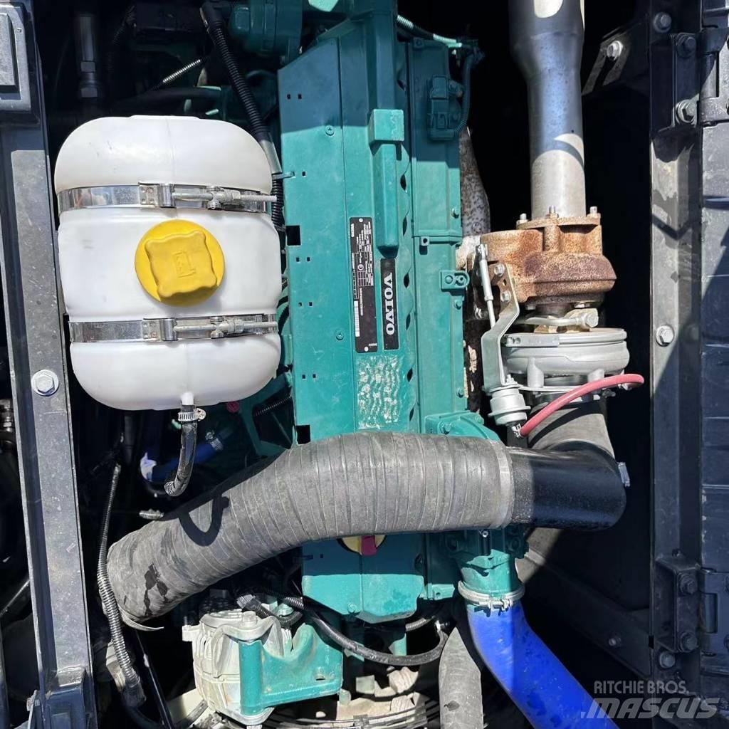 Volvo EC 240 Pásové rýpadlá
