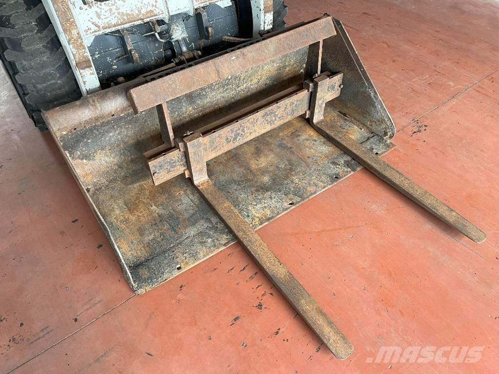 Bobcat 853 Šmykom riadené nakladače