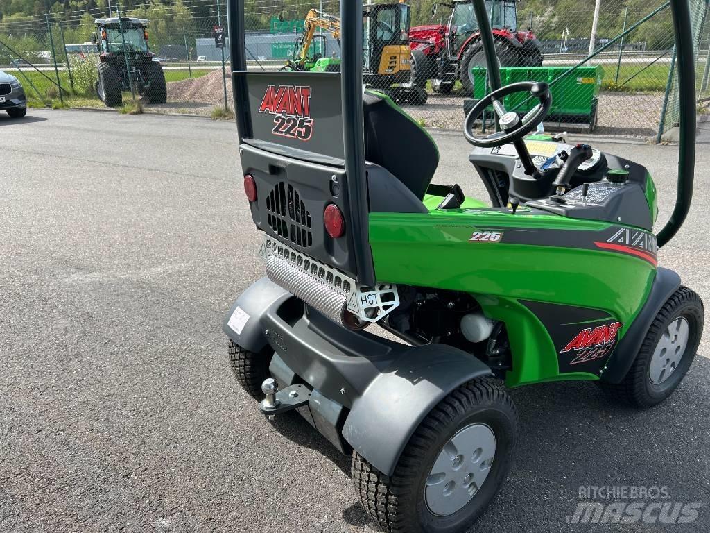 Avant 225 Šmykom riadené nakladače