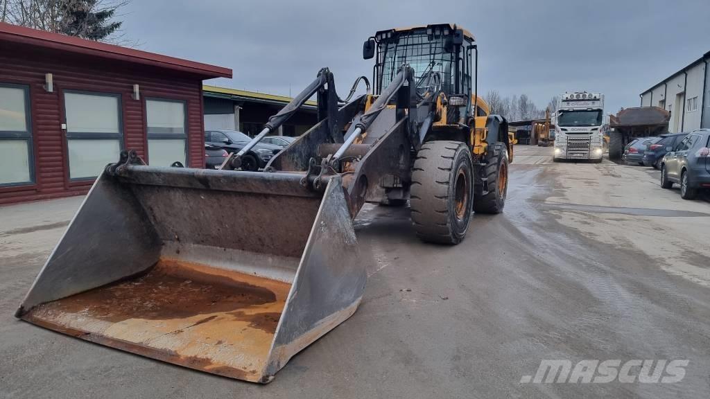 JCB 437 HT Kolesové nakladače