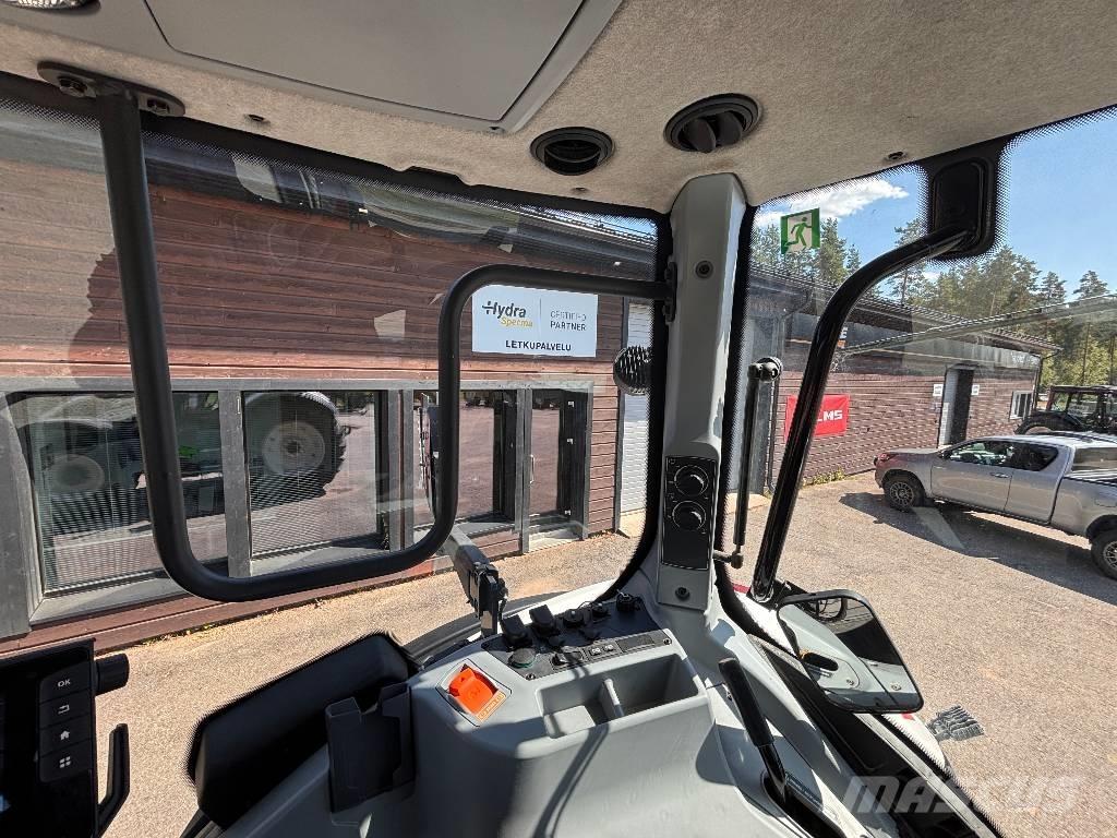 Valtra Q 305 Traktory