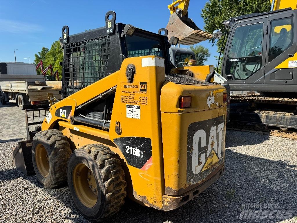 CAT 216 B 3 Šmykom riadené nakladače