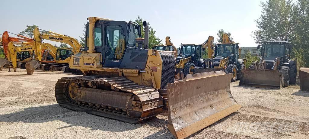 Komatsu D61EX-15 Pásové dozéry