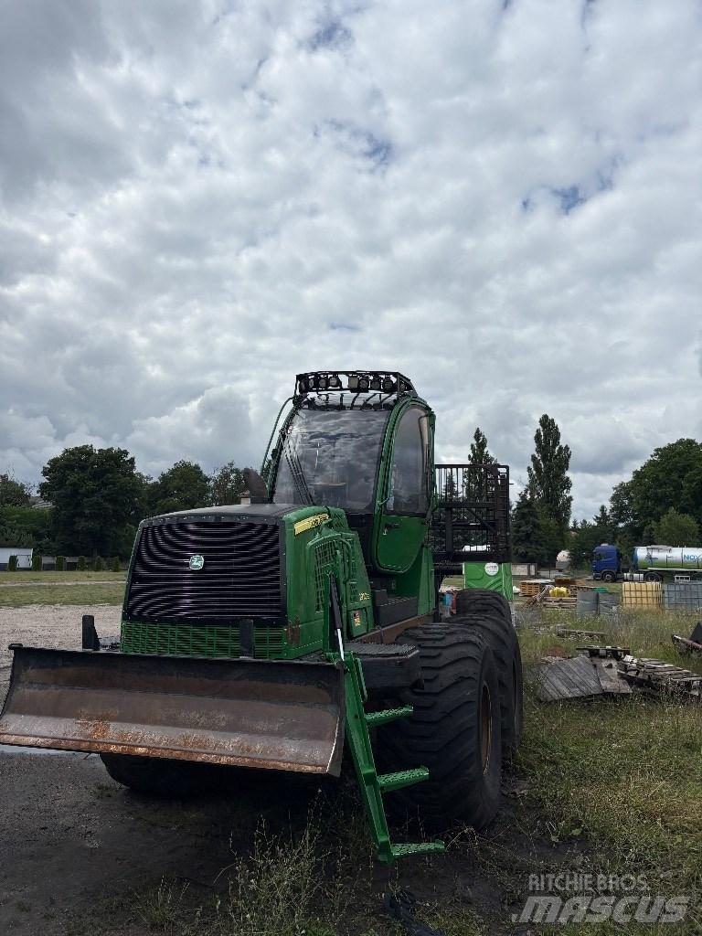 John Deere 1910E Lesné traktory