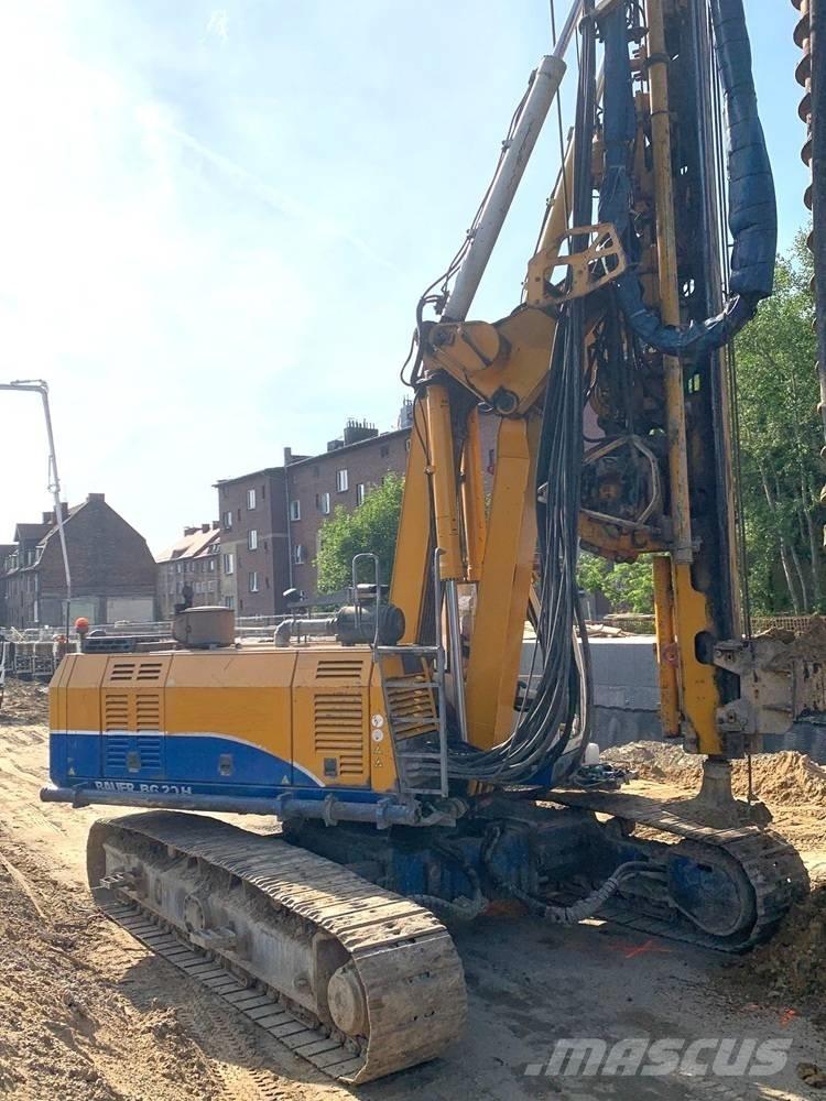 Bauer BG20H Pilierovej žeriav