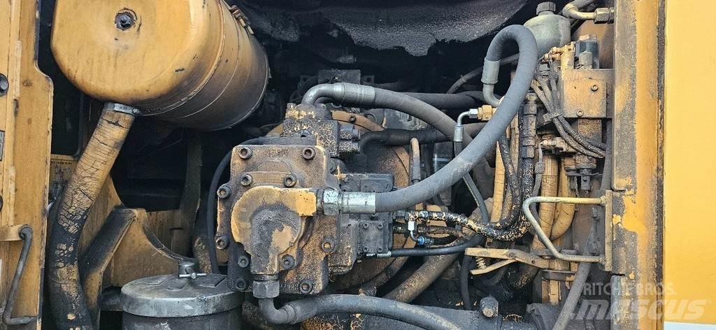 Liebherr R924 Pásové rýpadlá