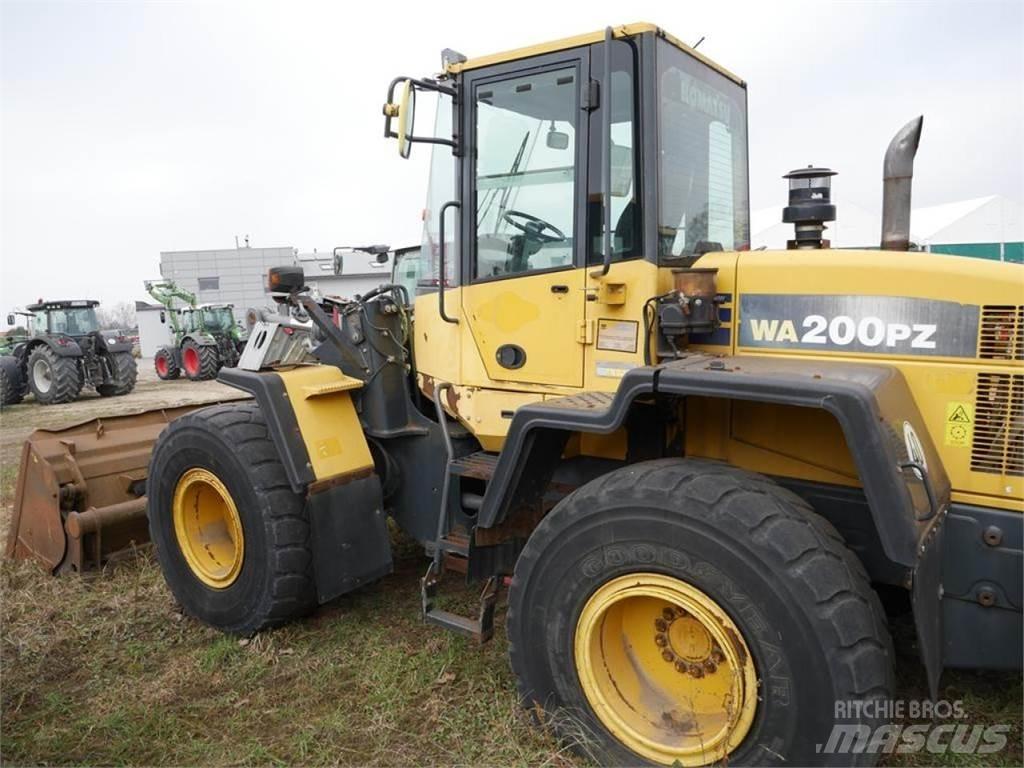 Komatsu WA 200 PZ Kolesové nakladače