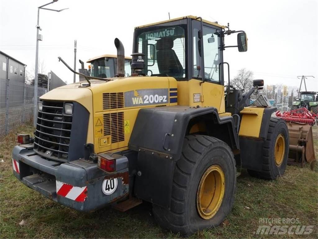 Komatsu WA 200 PZ Kolesové nakladače