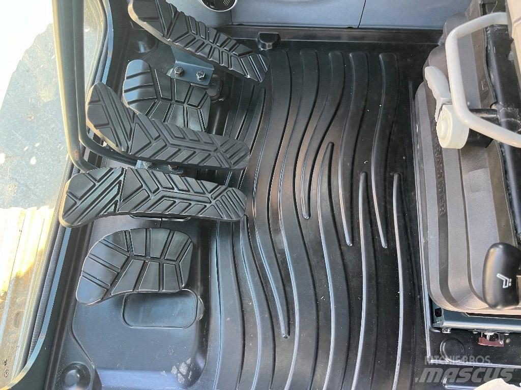 Hyundai HX140L Pásové rýpadlá