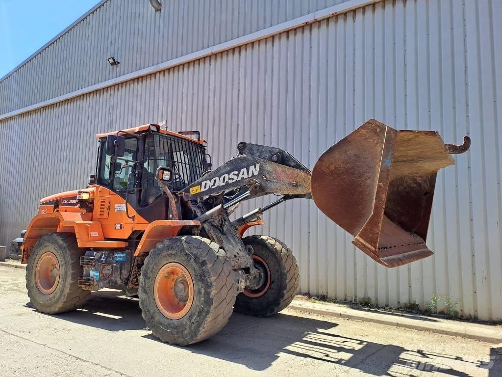 Doosan DL 250 Kolesové nakladače