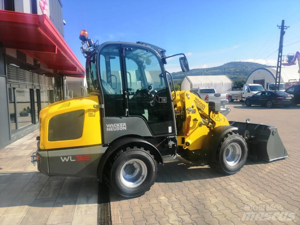 Wacker Neuson WL32 Kolesové nakladače