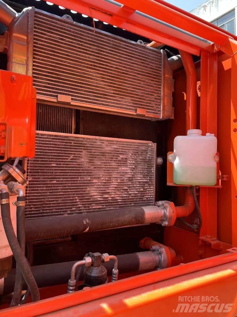 Doosan DX225LC Pásové rýpadlá