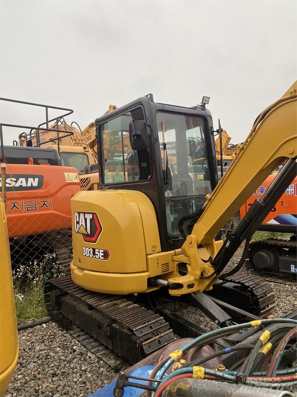 CAT 303E Pásové rýpadlá