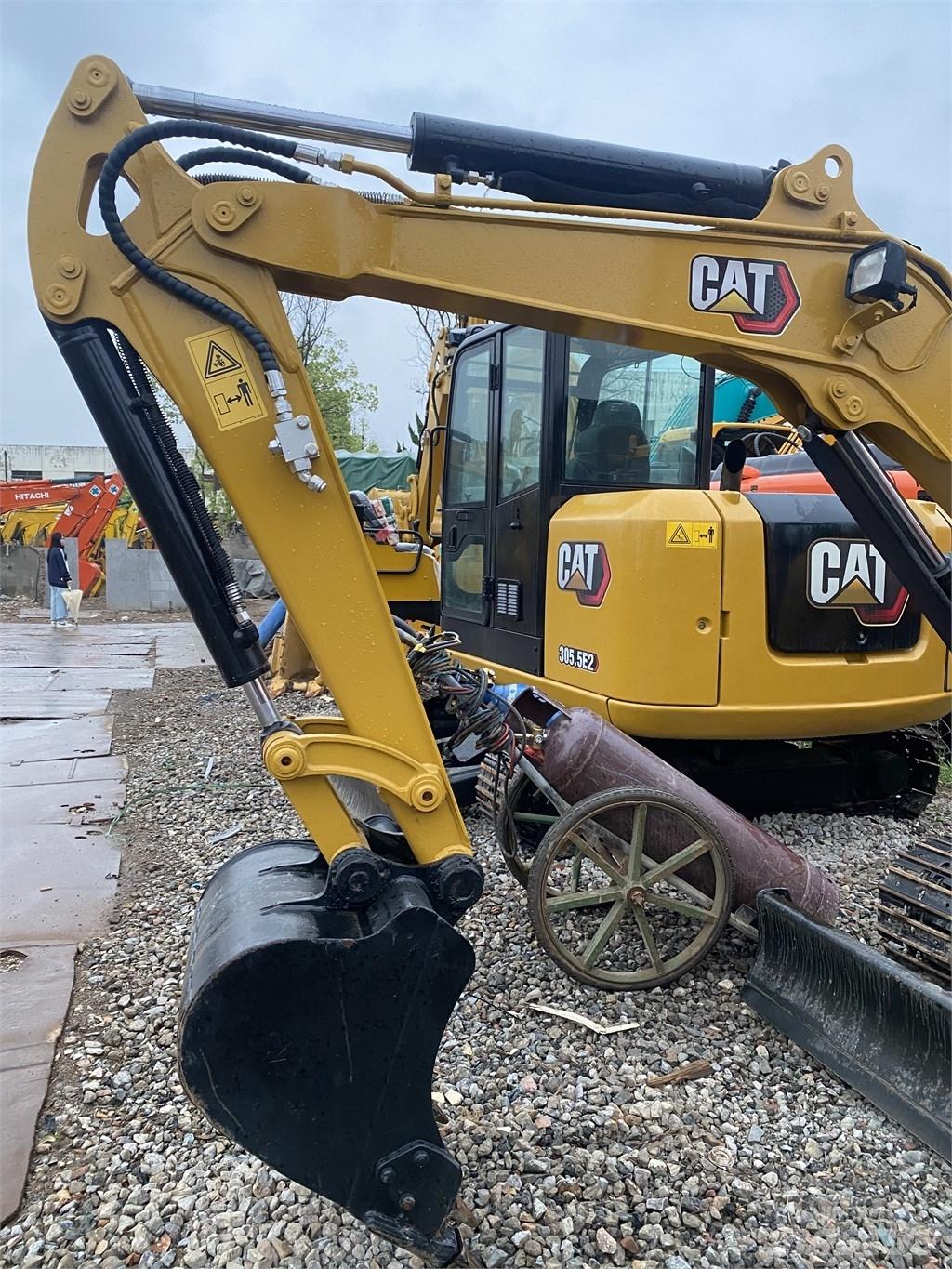 CAT 303E Pásové rýpadlá