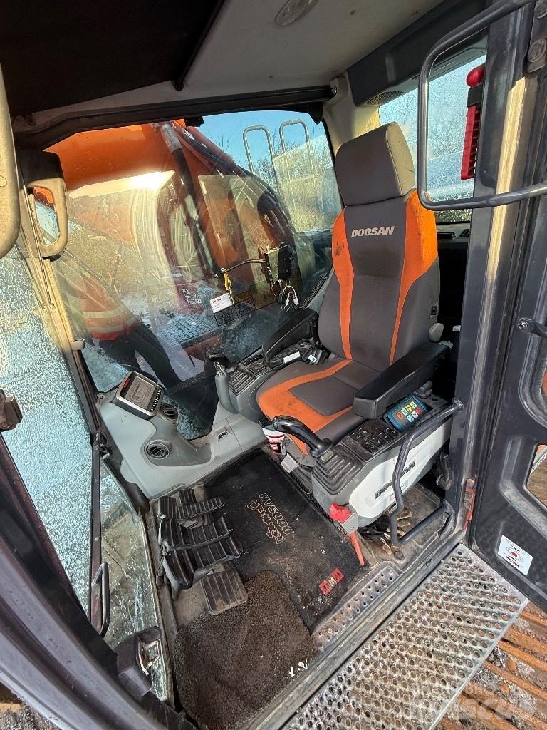 Doosan DX 300 lc 5 Pásové rýpadlá