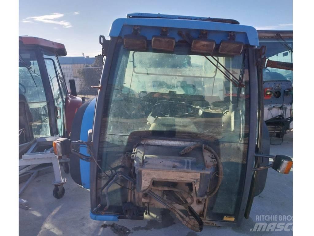 Landini Legend 115 Kabíny a interiér