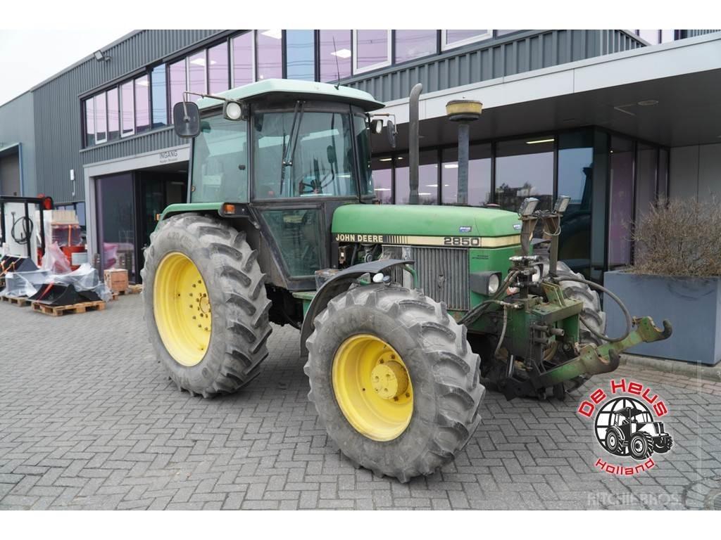 John Deere 2850 Traktory