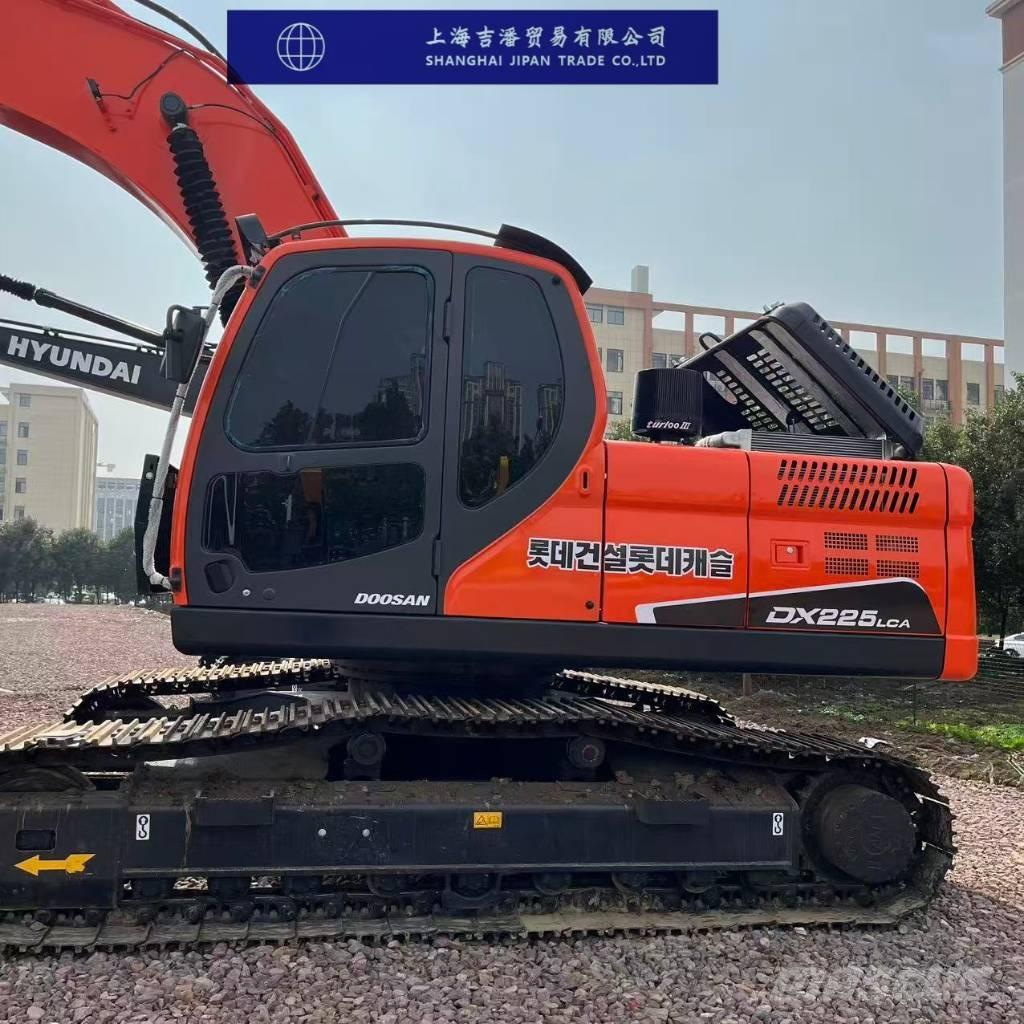 Doosan DX 225 Pásové rýpadlá