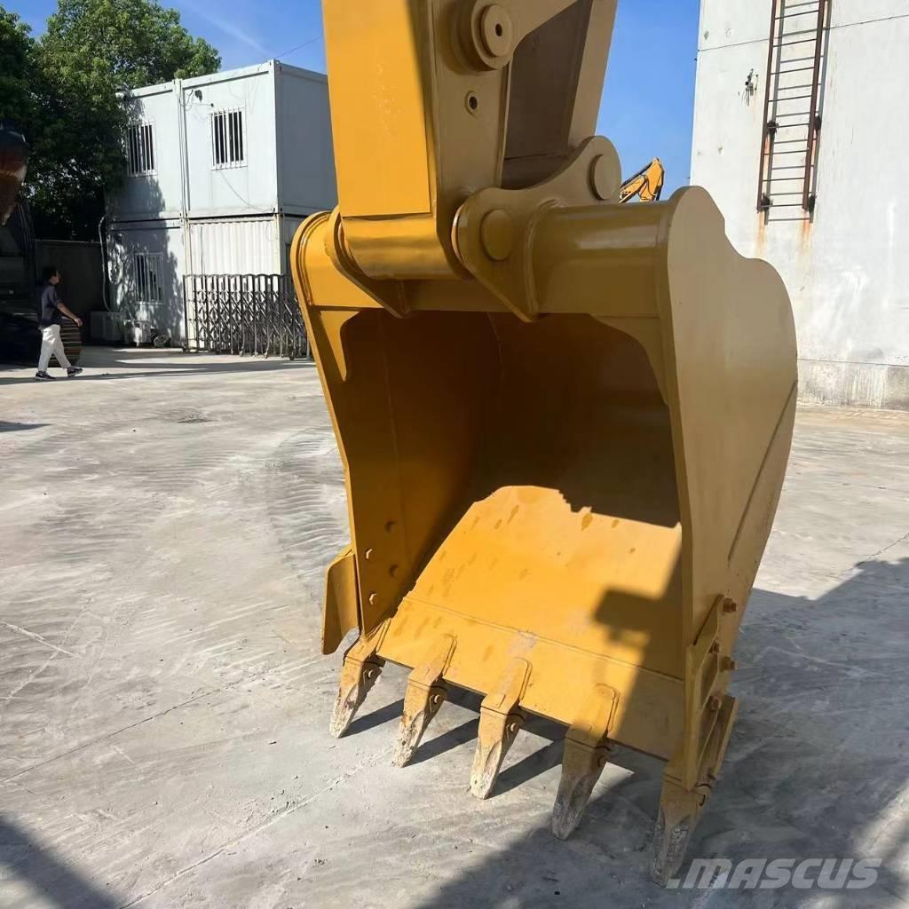 CAT 320d2 Midi rýpadlá 7 t - 12 t