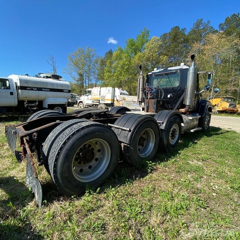 Mack CHN613 Ťahače